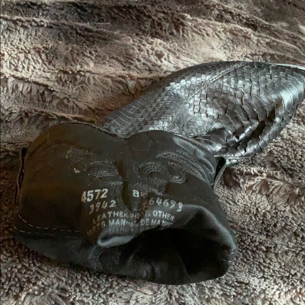 Boots.Gently used.size 8.5 more like 8.